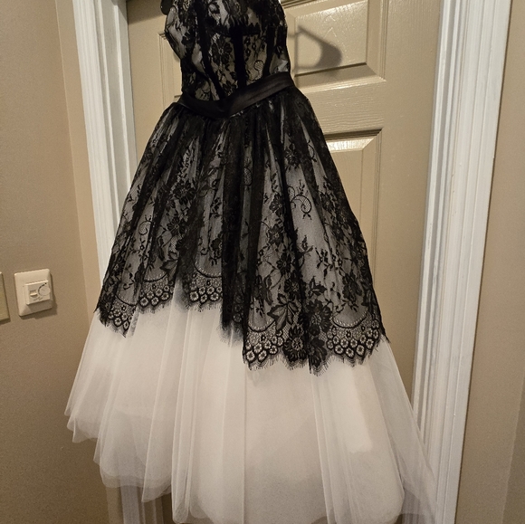 Party dress/Prom Dress/Ball gown - Picture 5 of 6